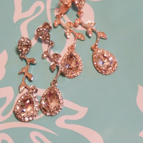 Stunning Earrings only silver left - Picture 3 of 7